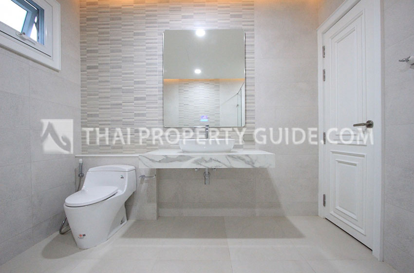 House with Private Pool in Sukhumvit 